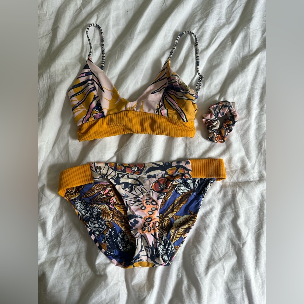 Maaji Bikini set and matching scrunchie